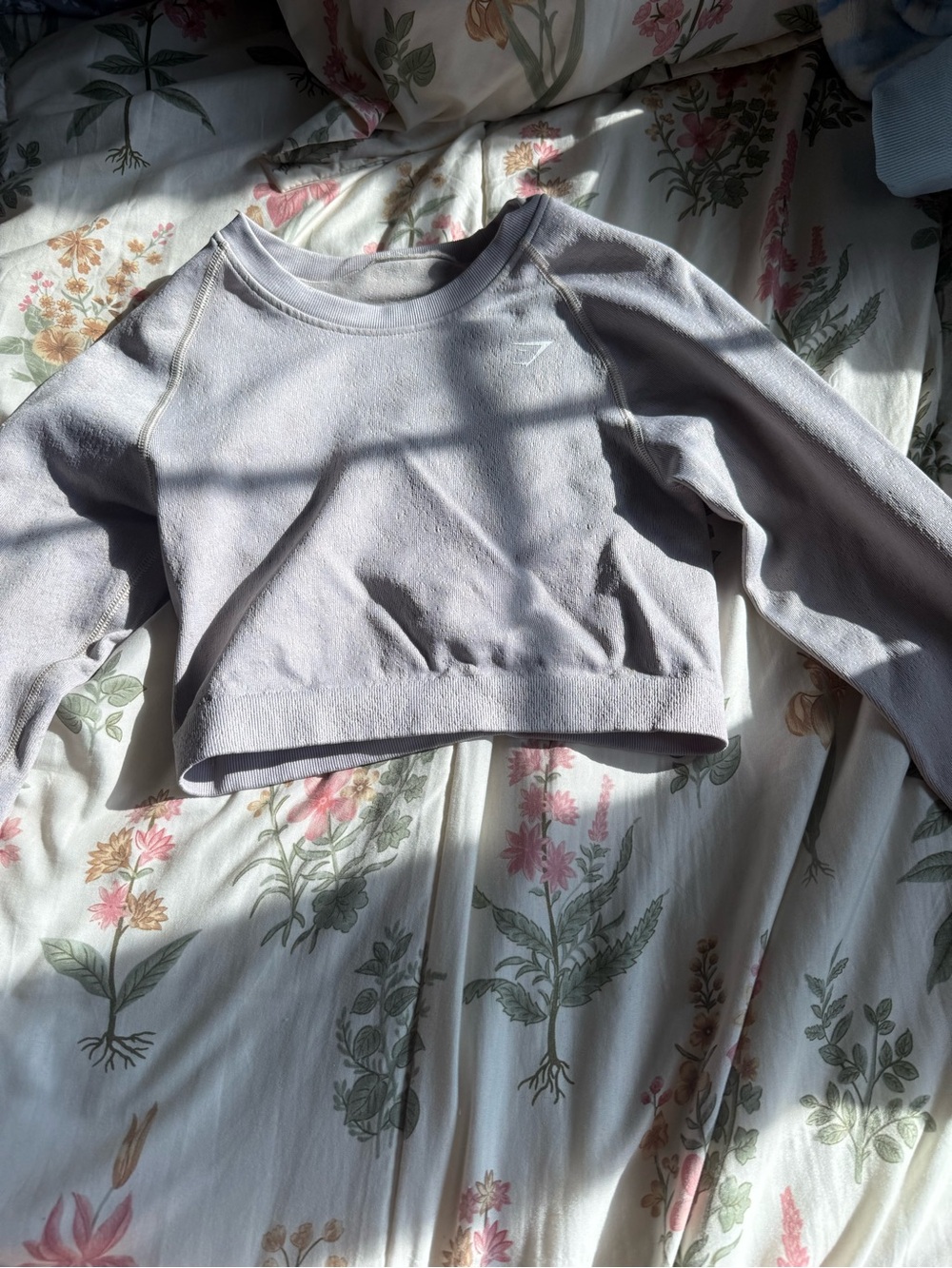 Gymshark Cropped Sweatshirt in Pale Lavender